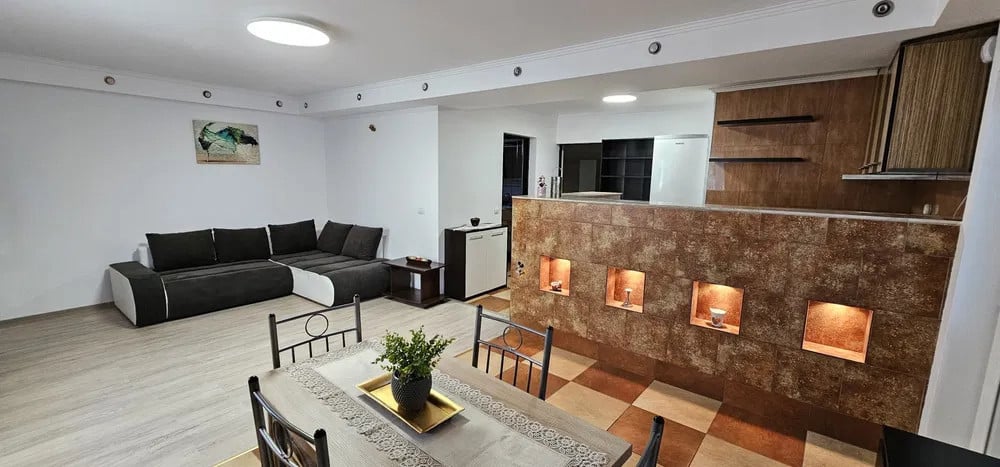 Apartament cu 2 camere în Apărătorii Patriei