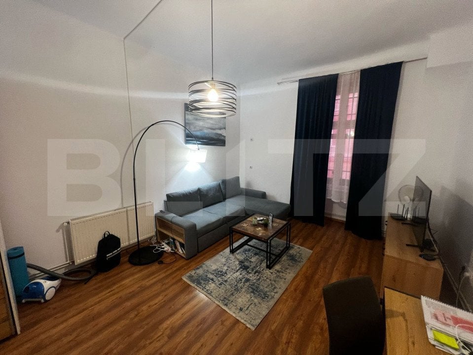 Apartament Ultracentral, Piata Libertatii, Geamuri la strada