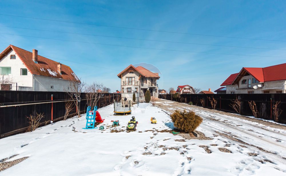 Casă elegantă, construită cu grijă, într-un cadru natural – Tărlungeni