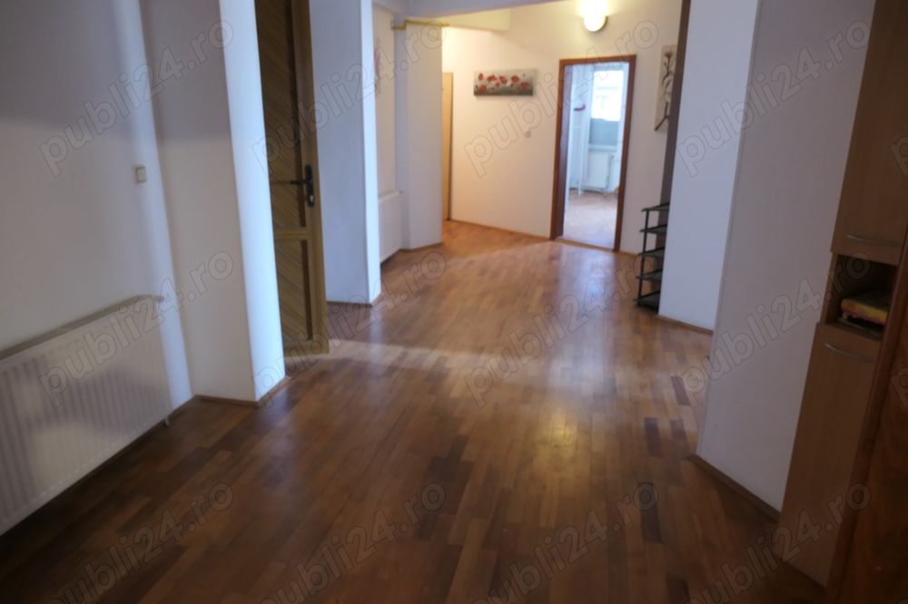 Apartament 3 camere foarte spatios, bloc tip asociație, central - zona Piața Romană