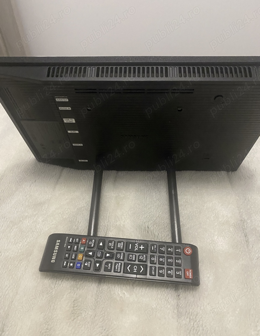 Vând monitor display Samsung QB13R