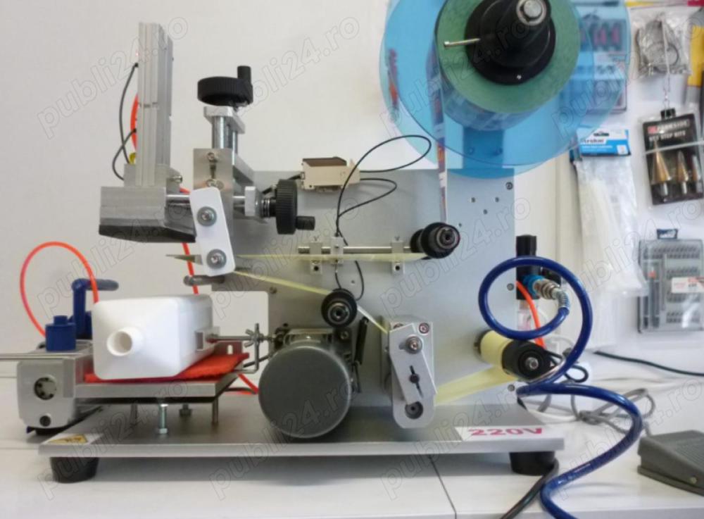 Masina etichetare recipiente paralelipipedice