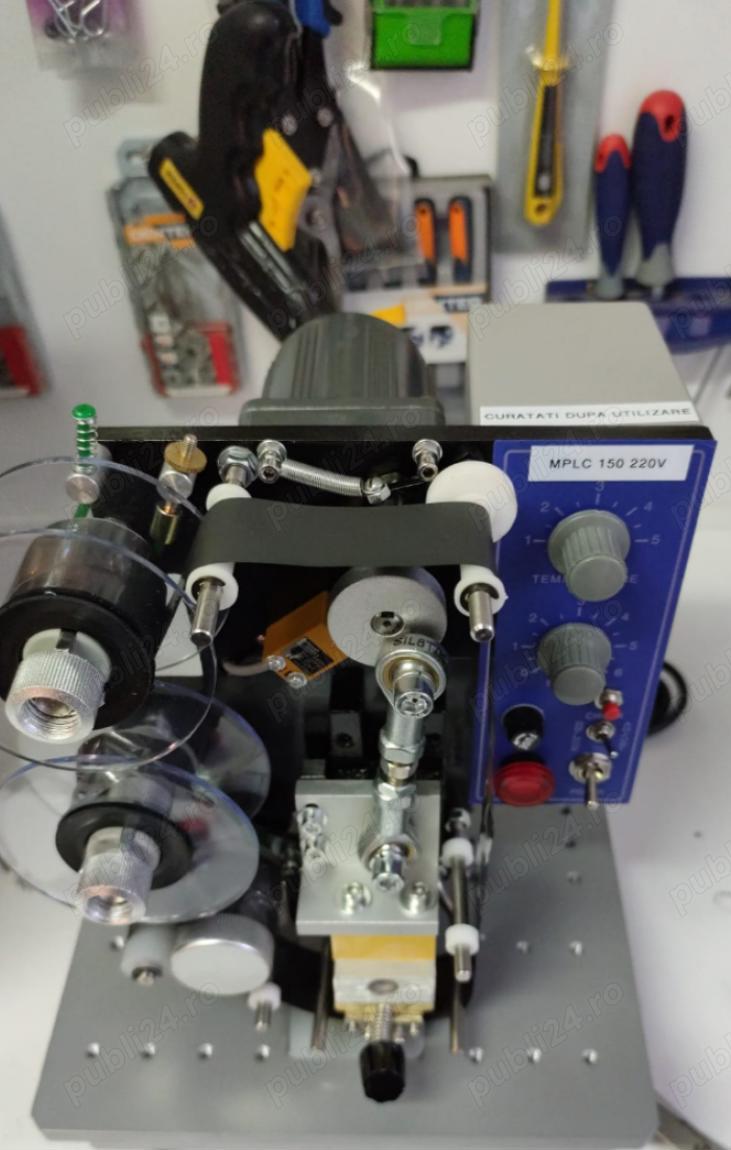 Masina de aplicat informatii pe suprafete plane