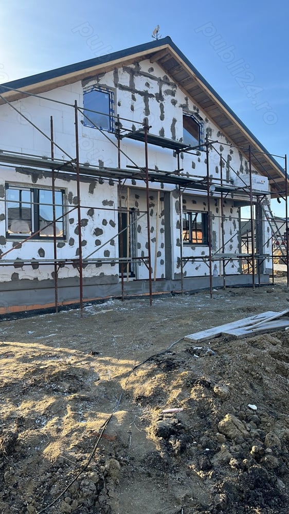 Vand casa la gris 100m2 construit Teren 586m2 intravilan vaslui situat str burebista(strada Husului