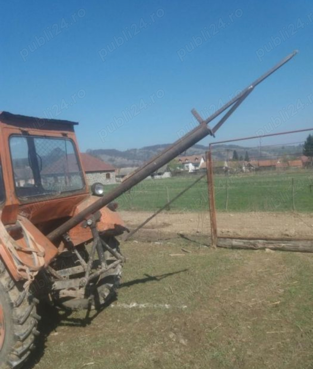 Braț de ridicat după tractor 