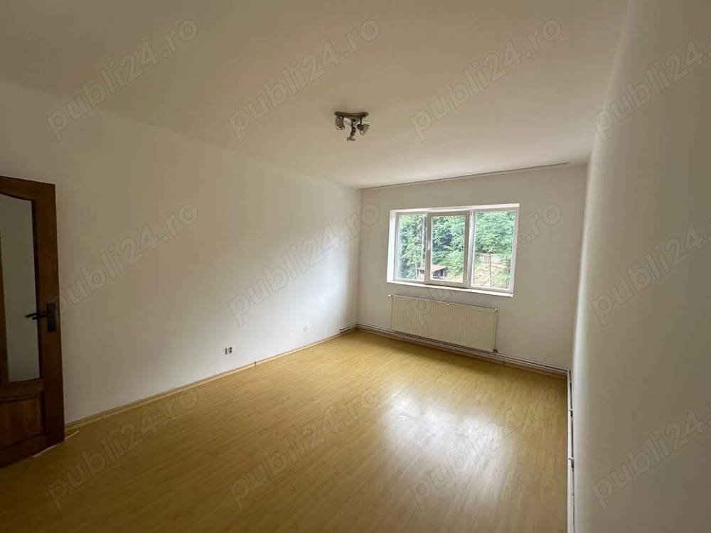 Apartament 3 camere de vânzare centru