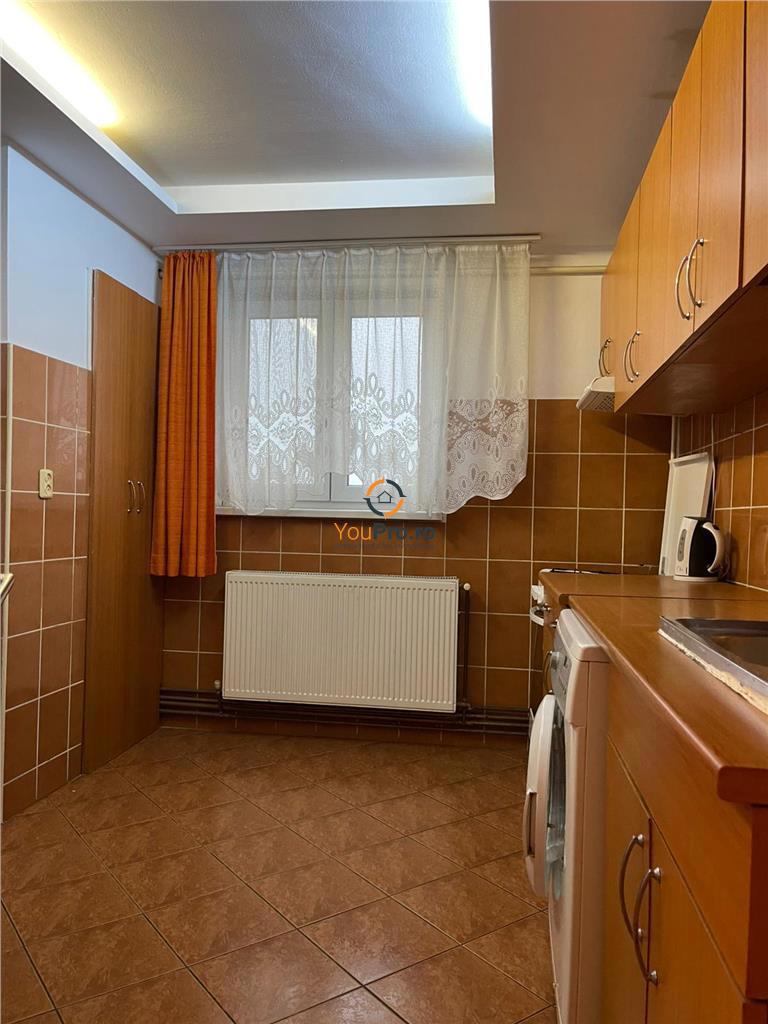 Apartament 2 camere semidecomandat zona Dambovita