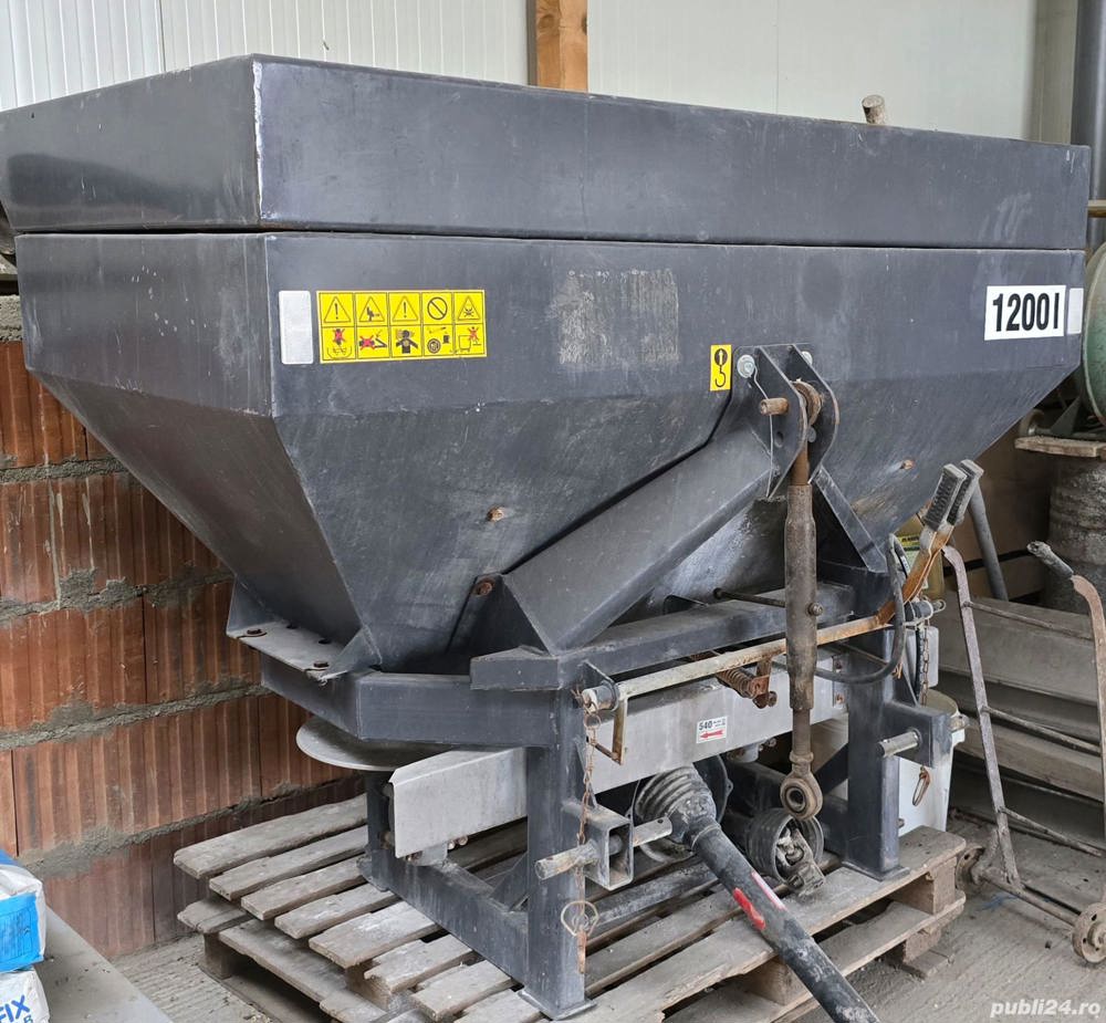 Masina de imprastiat 1200l