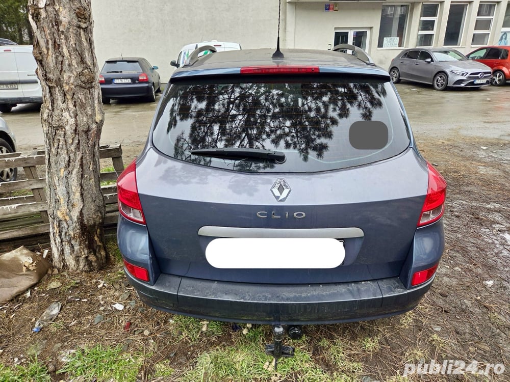 Renault Clio 1.2 benzină, 2009, avariat frontal (motorul funcțional)