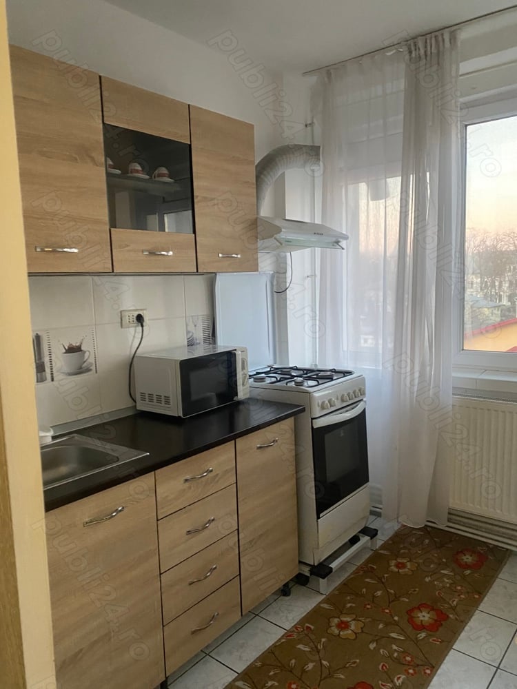 Închiriez apartament