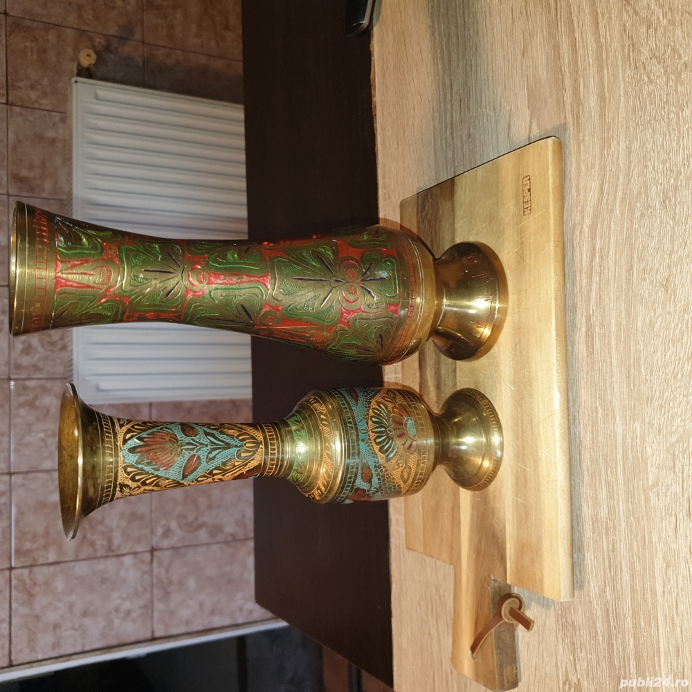 vand aceste 2 vaze de provenienta Franta,