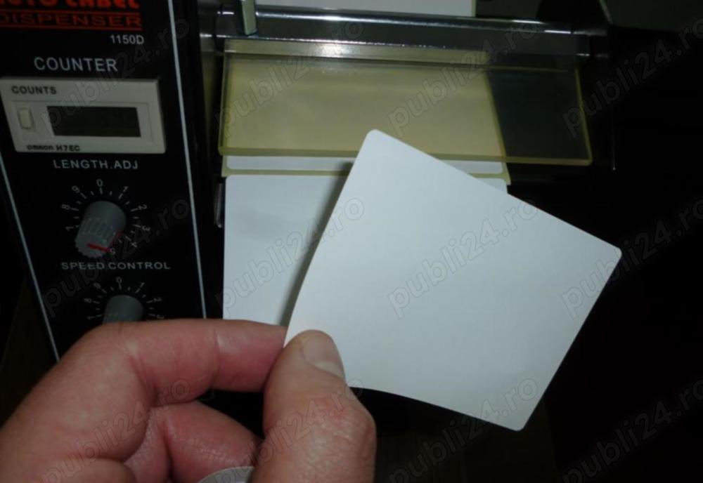 Dispenser automat de etichete autoadezive universal cu masa
