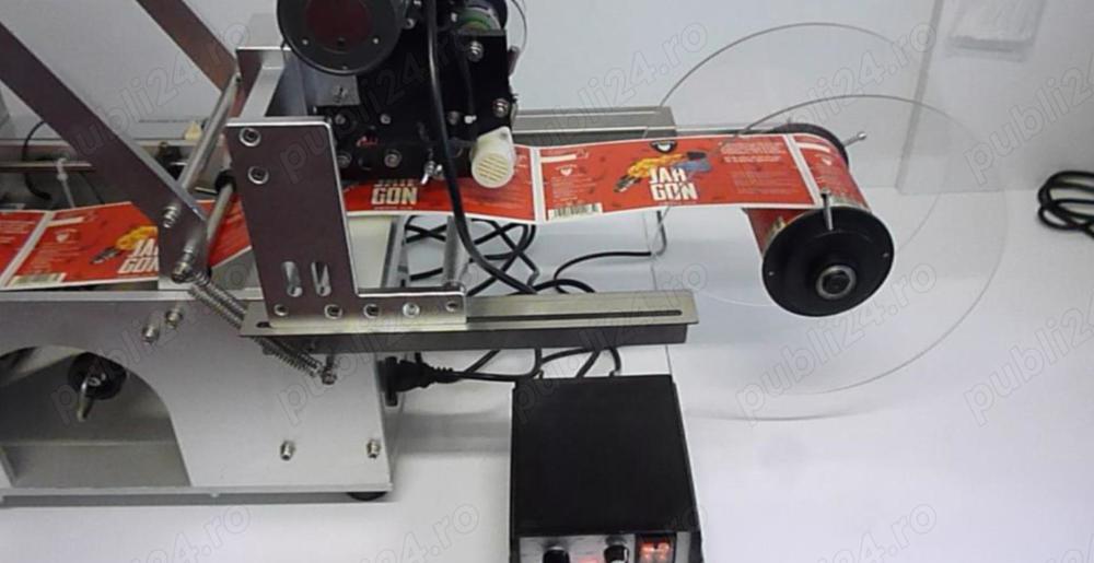 Masina etichetare sticle bere