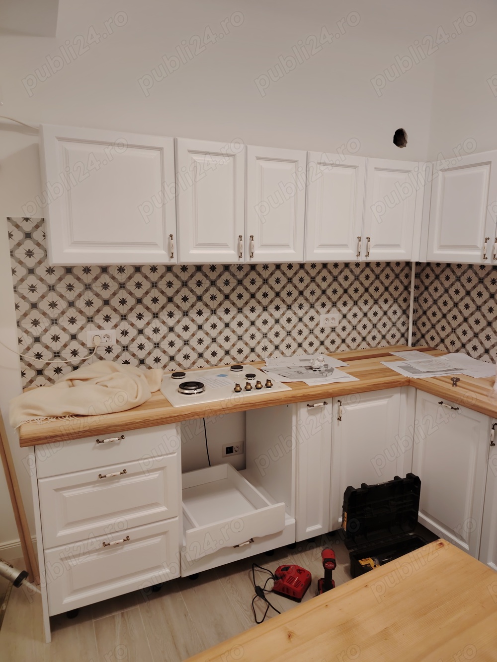 Montez bucătării dressinguri paturi