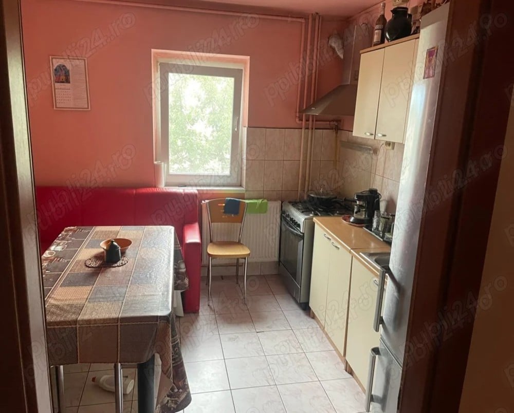 De vanzare apartament cu 3 camere in zona Simion Barnutiu etaj 2 amenajat centrala