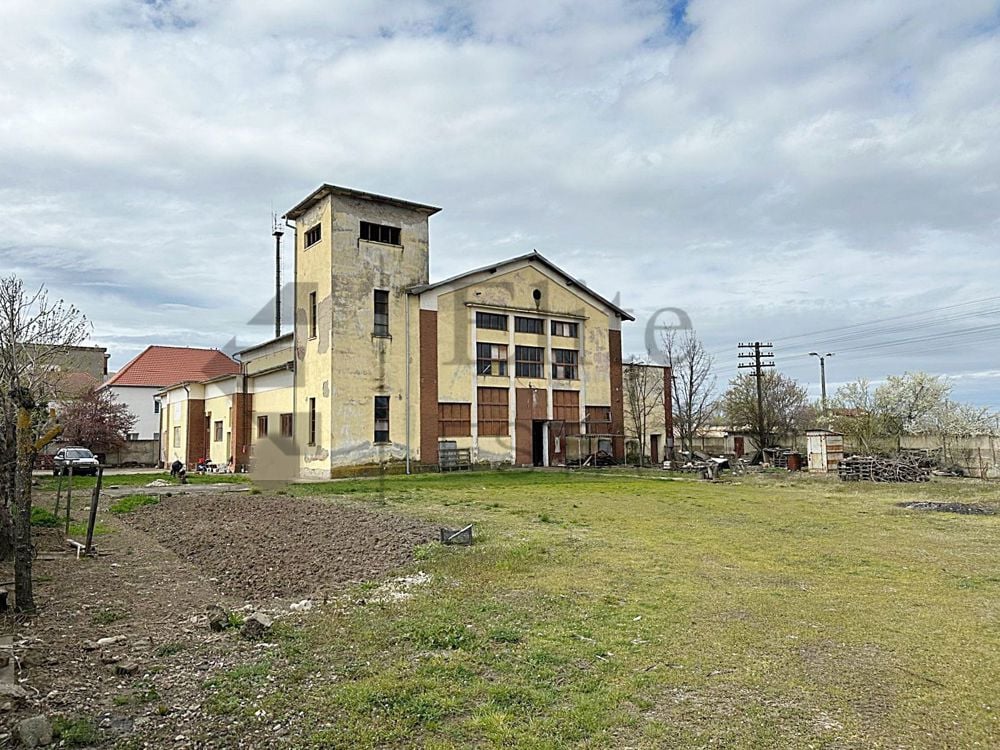 Hala cu teren de vanzare in zona Garii din Salonta