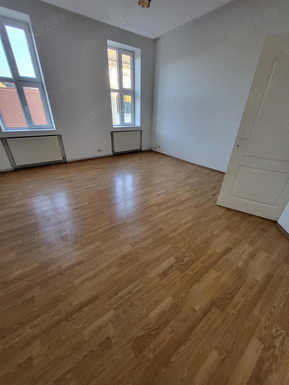 Proprietar, inchiriez apartament ultracentral ideal pentru birou, cabinet sau studio profesional