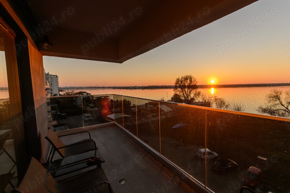 Apartament cu vedere frontală la lac, în centrul stațiunii Mamaia!