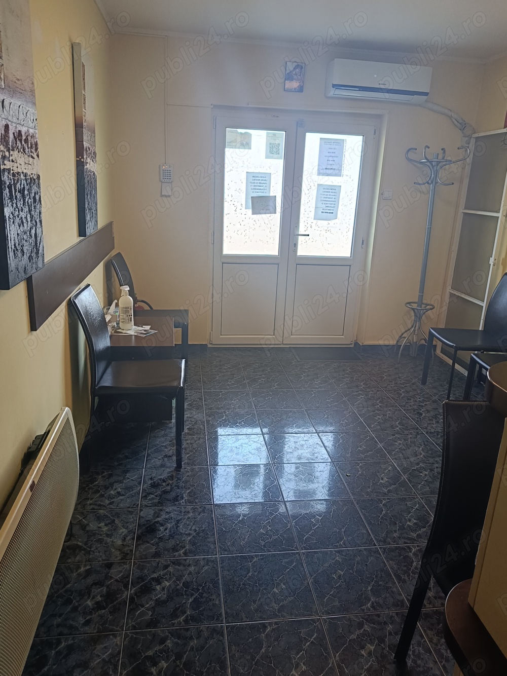 Oportunitate investitie !Spatiu-apartament ultracentral ,stradal , 4 camere,  multiple activitati