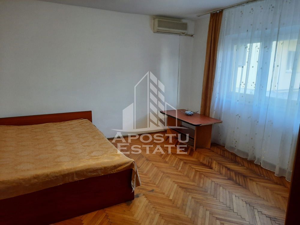 Apartament 3 camere , centrala proprie, zona Complexul studentesc