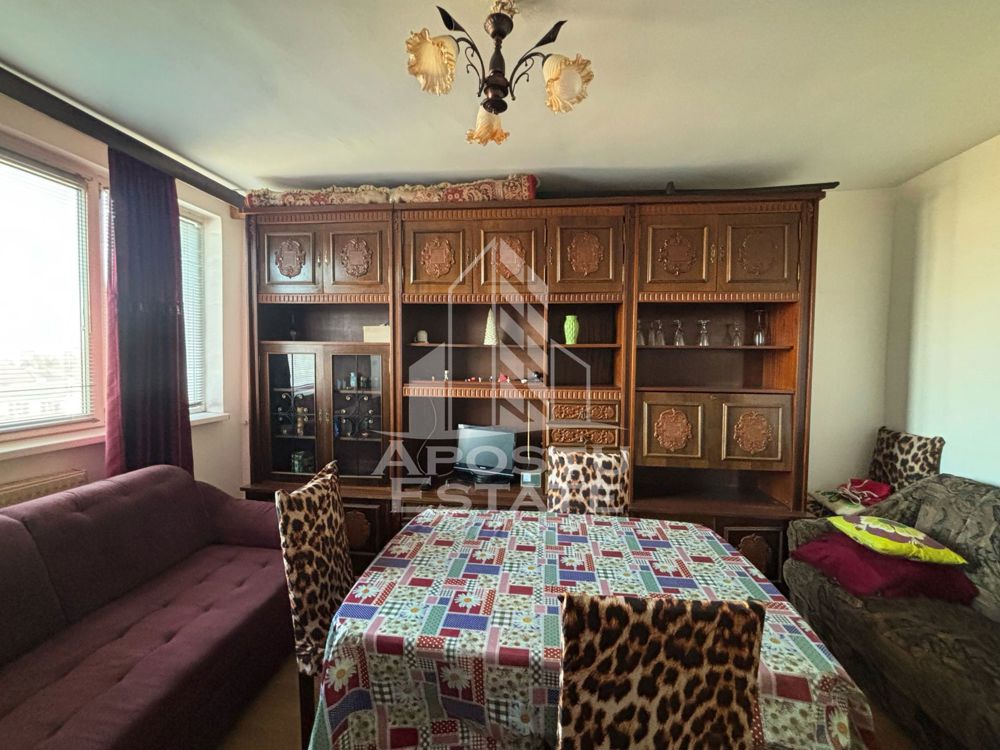 Apartament decomandat cu 3 camere, zona Dambovita