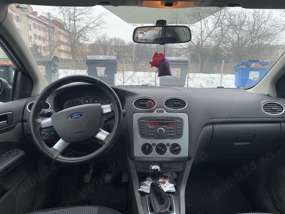 Ford focus 1,4 benzina unuc proprietar cu acte valabile înmatriculată