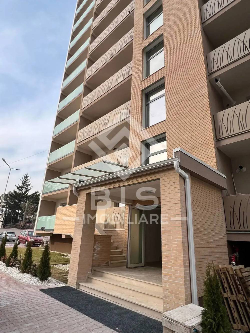 Apartament 3 camere zona ISU finisat