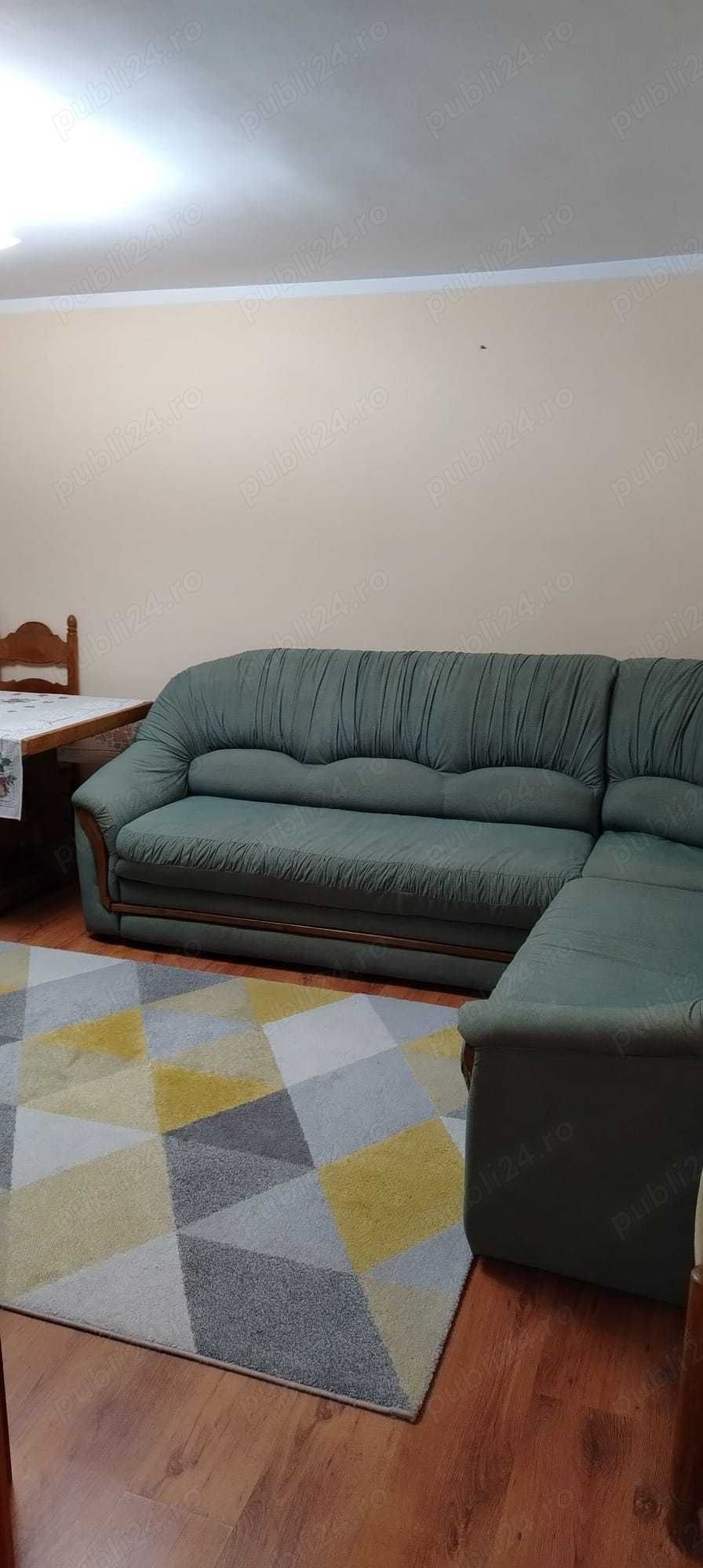 Închiriez apartament 3 camere parter zona foarte bună