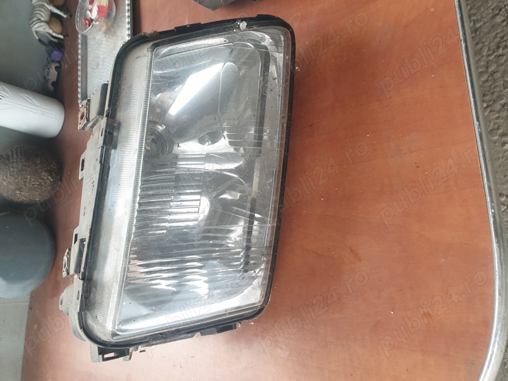 Vand faruri pentru masina