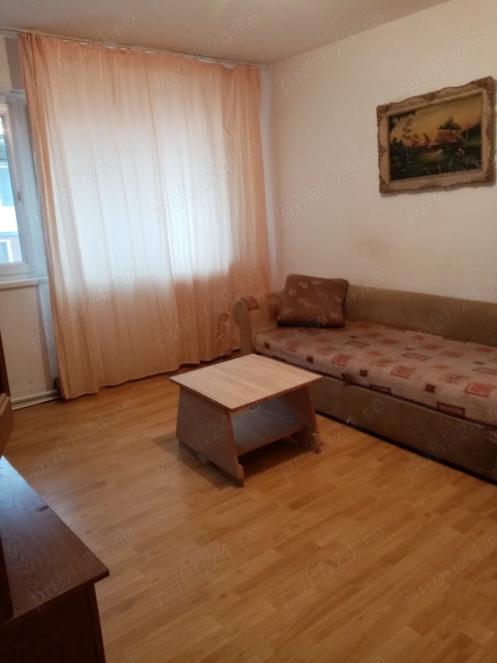 Închiriez apartament cu 3 camere 