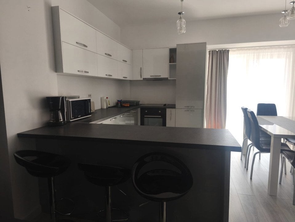 Apartament 4 camere de inchiriat, 100mp, etaj 3, centru Radauti