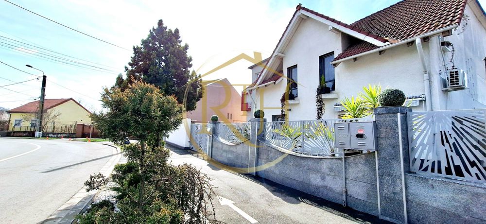 Oferim spre vanzare, proprietate deosebita, 7 camere, zona Modern