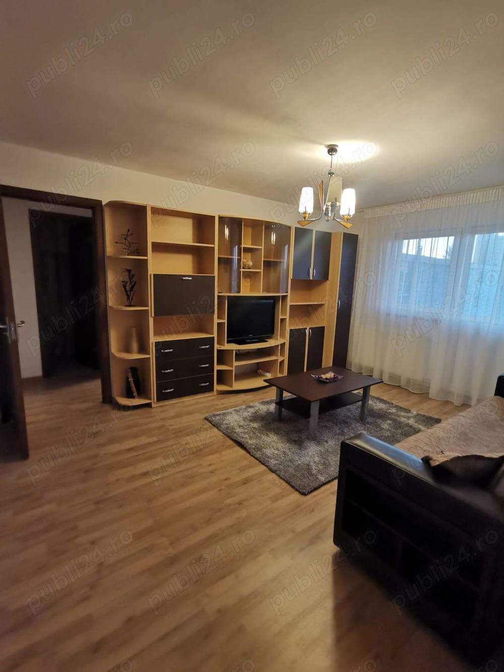 Proprietar închiriez apartament cu 4 camere. Tractorul, la Cerna