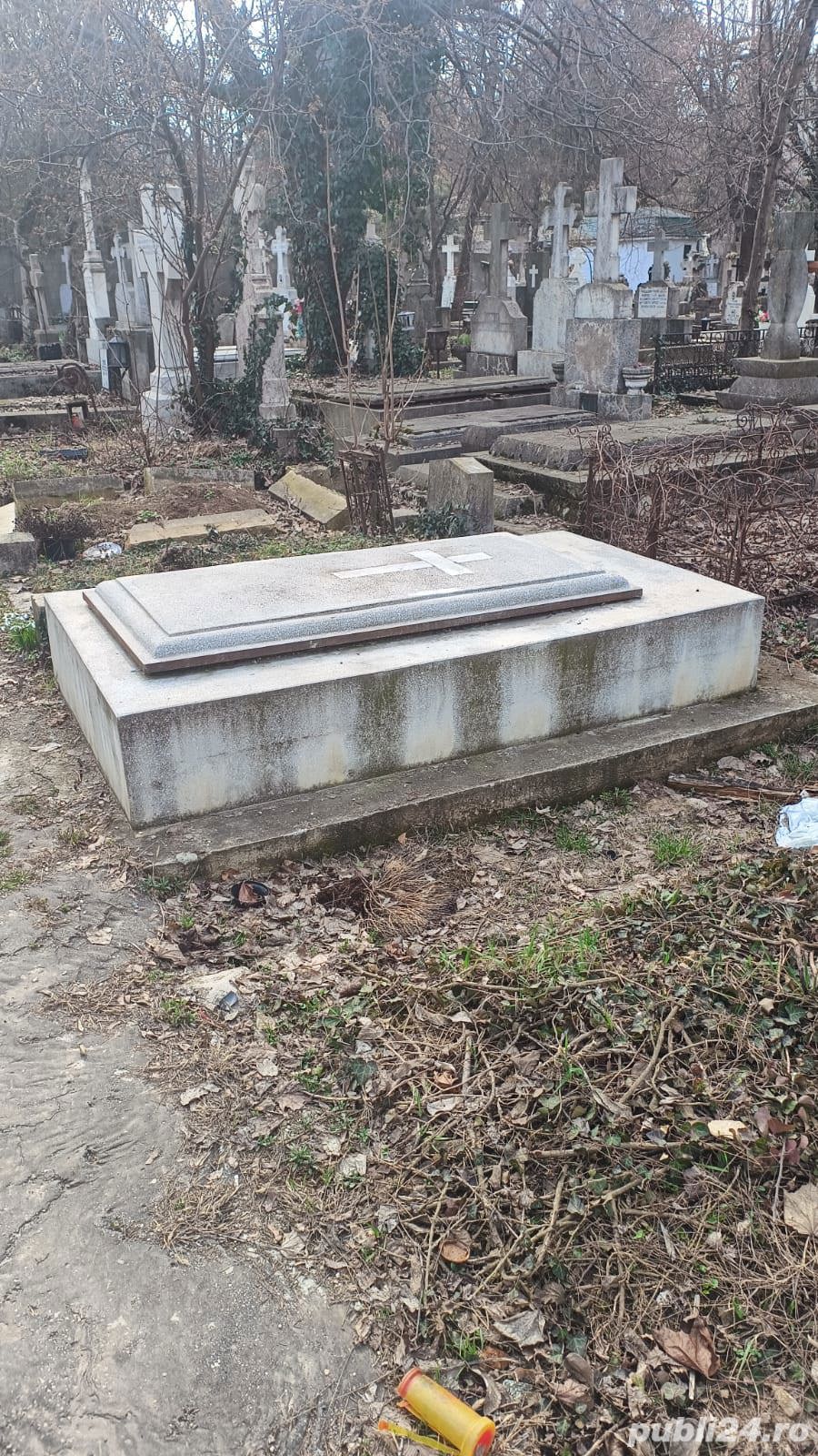 Vând loc de veci în cimitirul Bellu Militar (cu trei locuri).