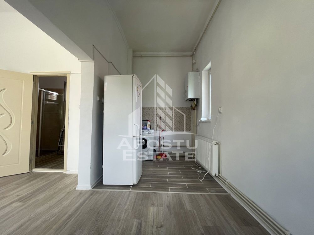 Apartament spatios patru camere Colegiul Banatean
