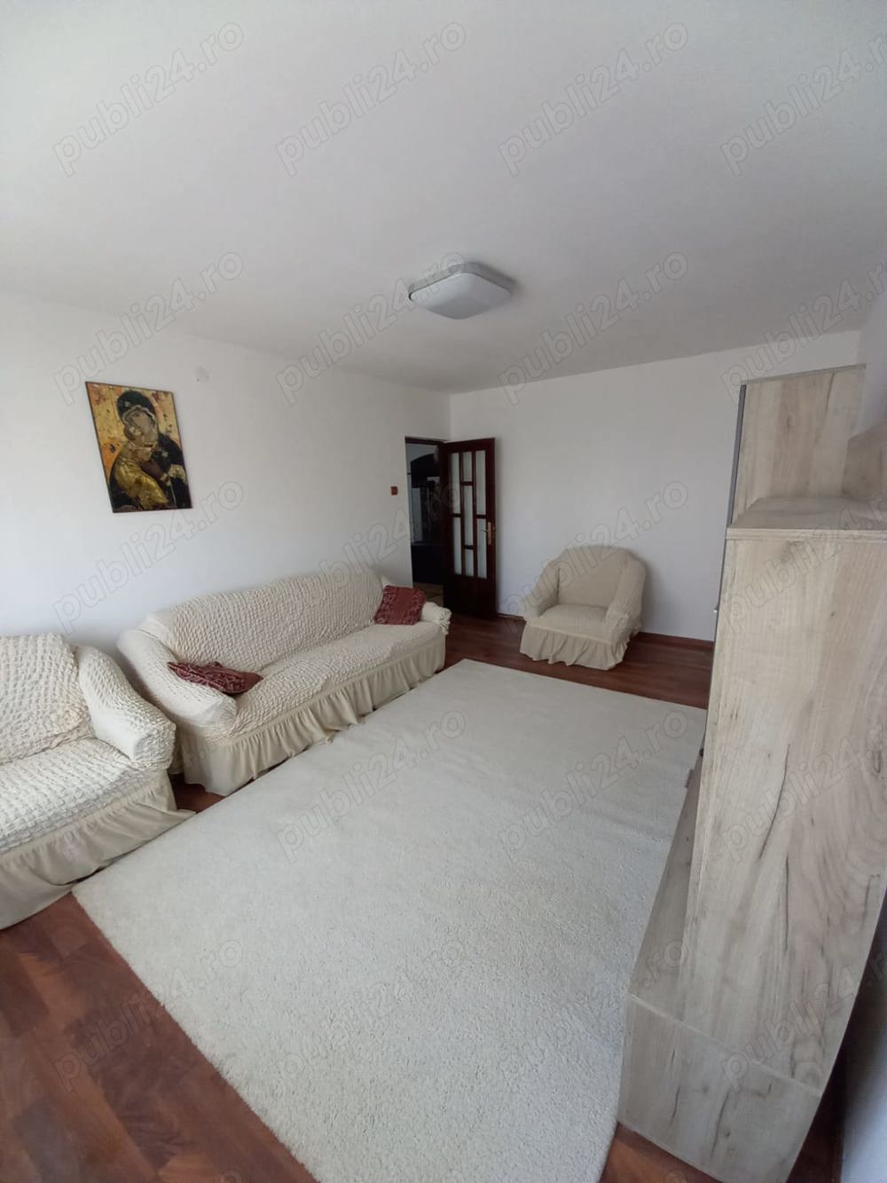 Închiriez apartament