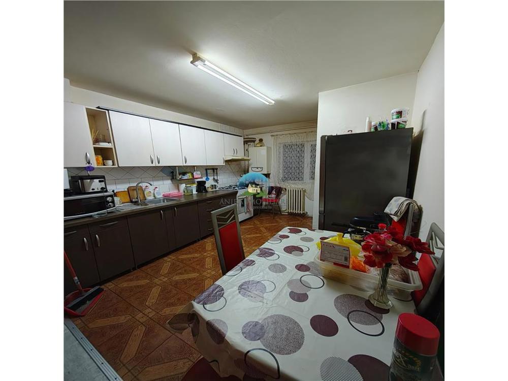 Apartament de vanzare cu 3 camere, decomandat, Zorilor, Cluj Napoca