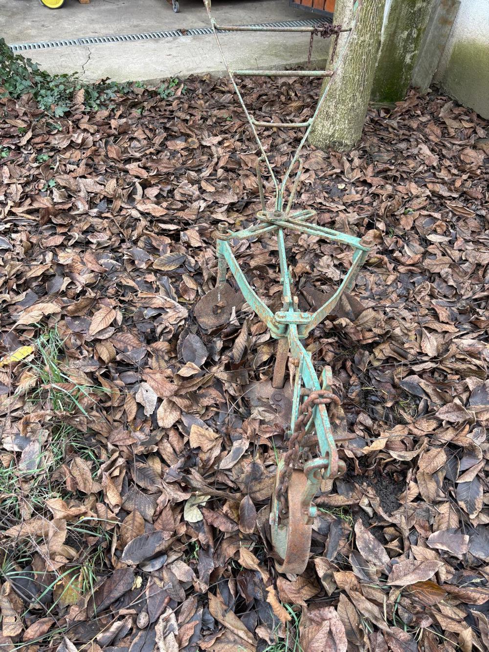 Vand plug de fier si prasitoare de fier 