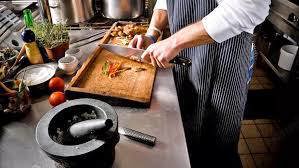 Casa Sf Andrei SRL angajează 1 ajutor bucătar