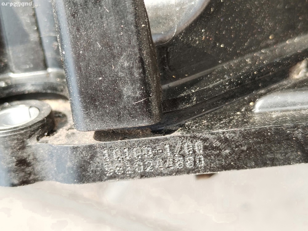 Vând capac culbutori Peugeot 308 SW II 2015 1,6 HDI 