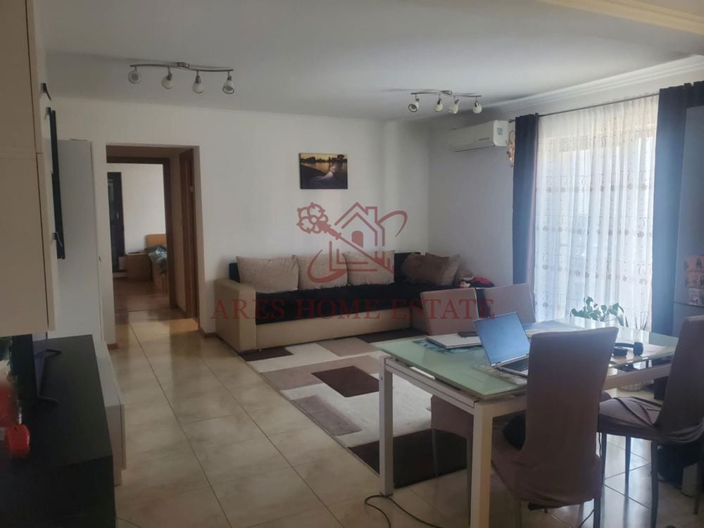 Apartament cu 3 camere, Braytim. Etaj 1. 2 locuri de parcare.