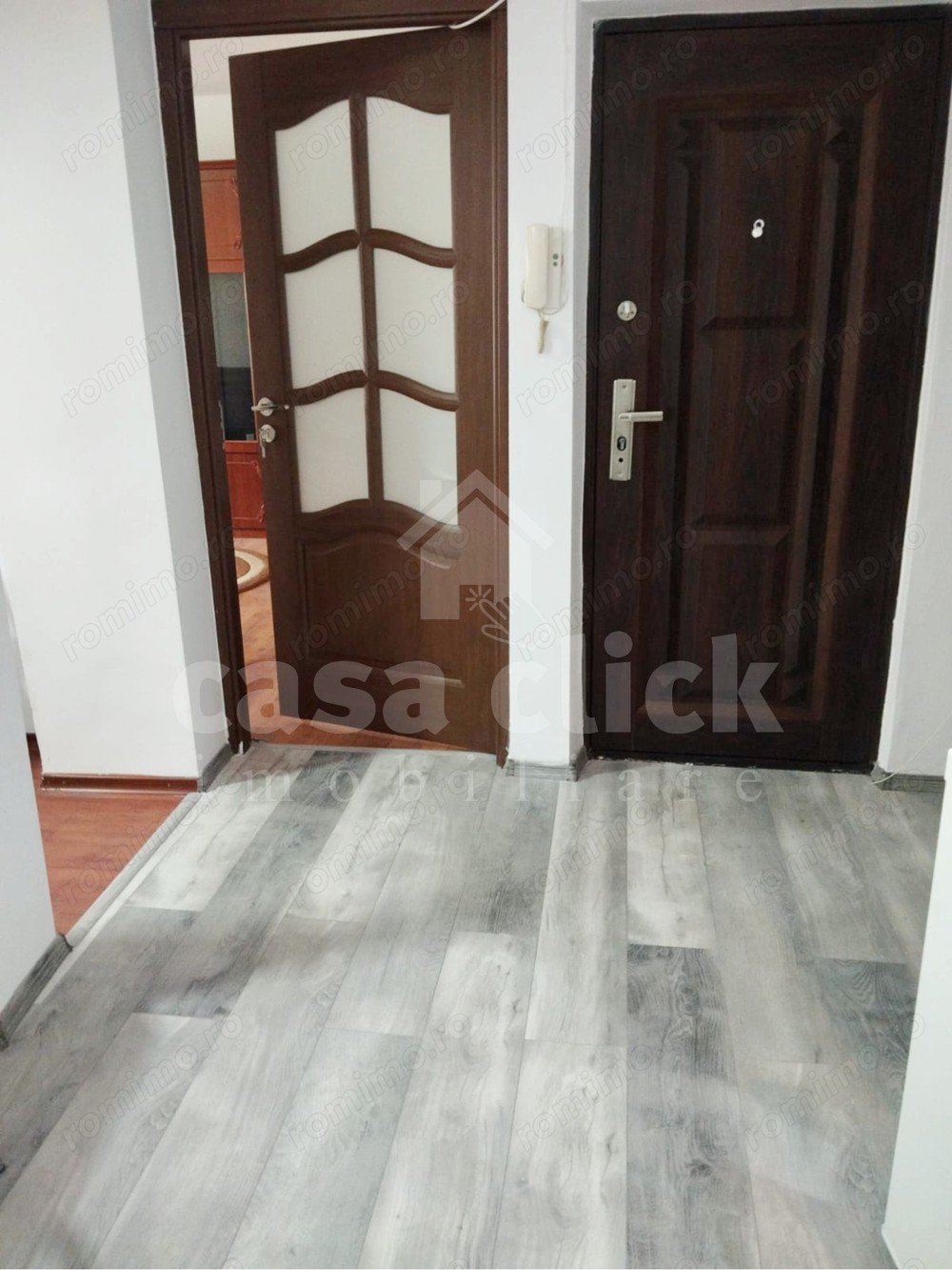 Apartament 2 camere Piata Centrala, etaj 3, centrala termica