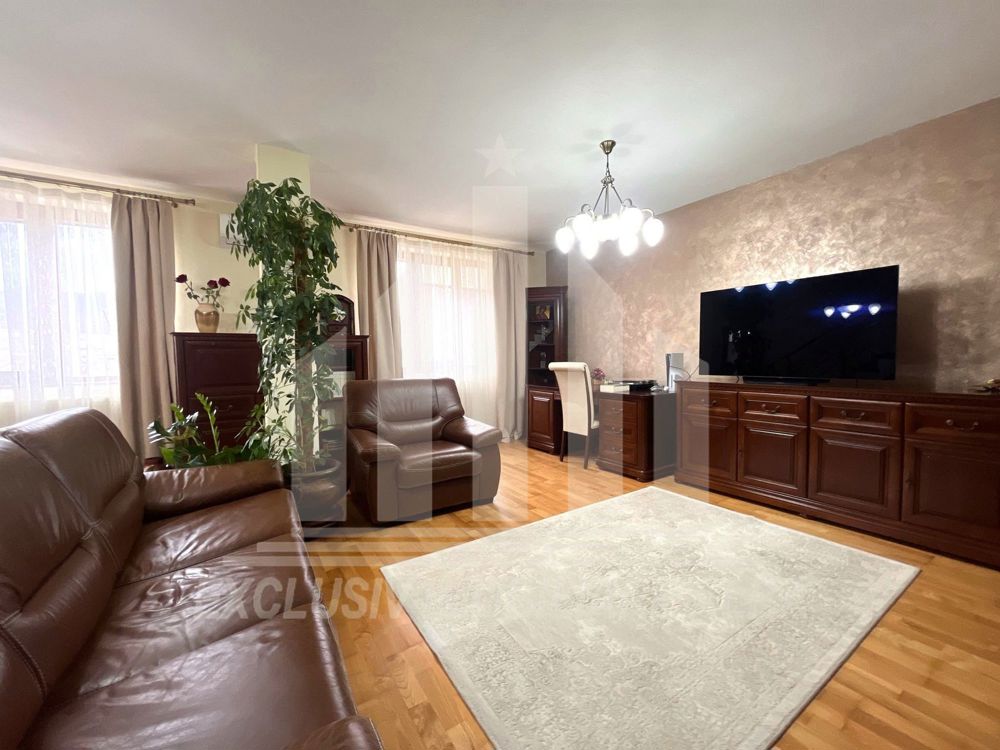 Apartament cu 3 camere cu scara interioara, Cetate