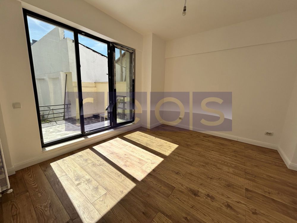 VANZARE APARTAMENT 3 CAMERE + CURTE 150 MP | ZONA ANDRONACHE | RENOVAT