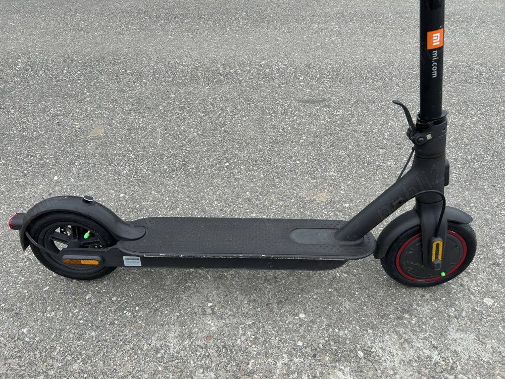Trotineta electrica cu bluetooth XIAOMI-PRO 2-originala,prinde 35 km la ora,cu pilot automat