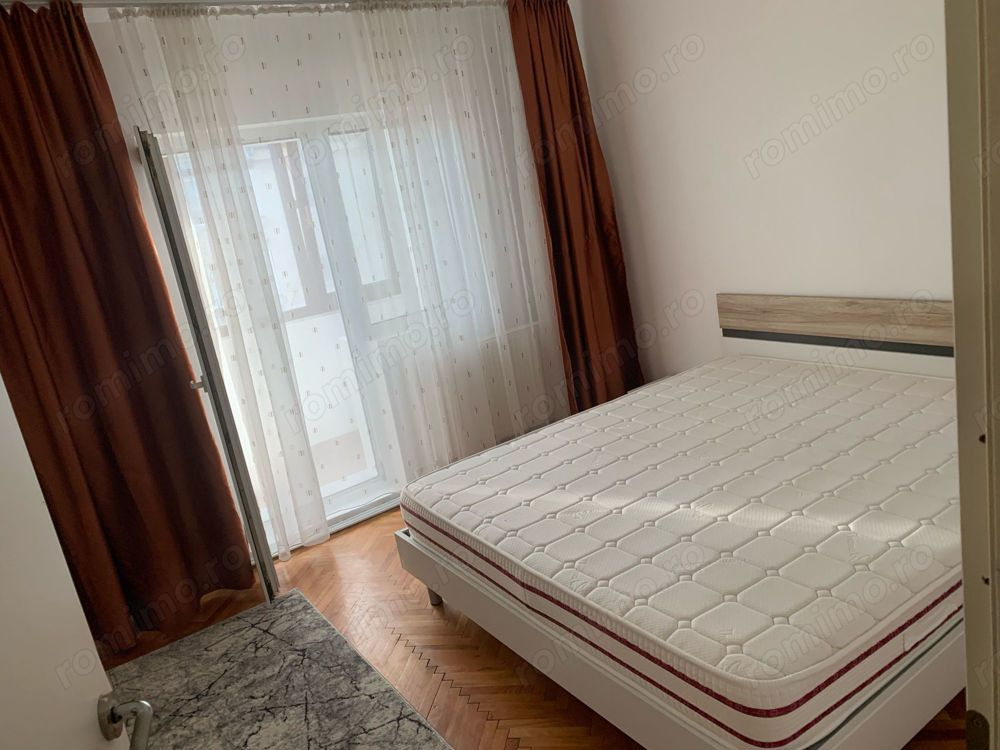 Proprietar vand apartament cu 2 camere decomandat zona Bucovina