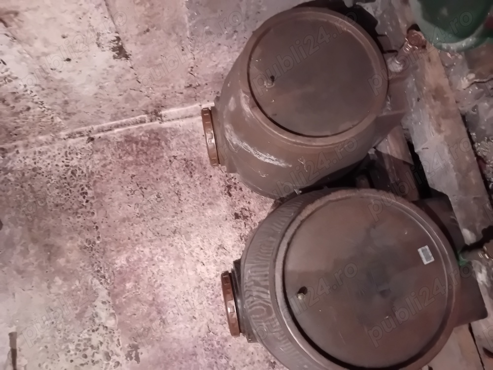 Vând butoaie din fibra maro  de plastic 