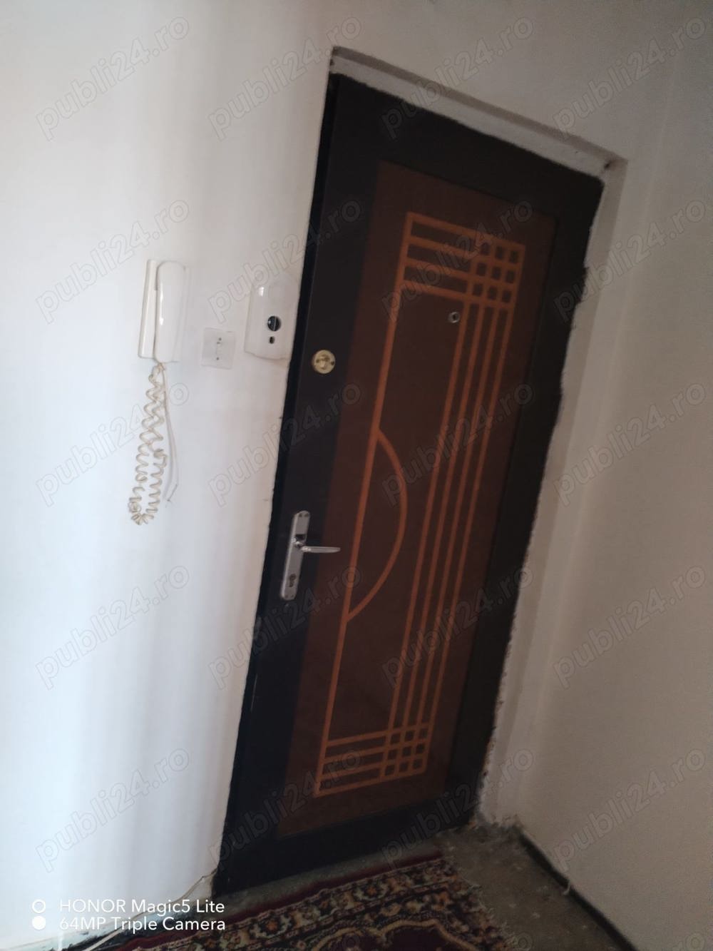 Vand apartament cu 3 camere  Vand apartament cu 3 camere