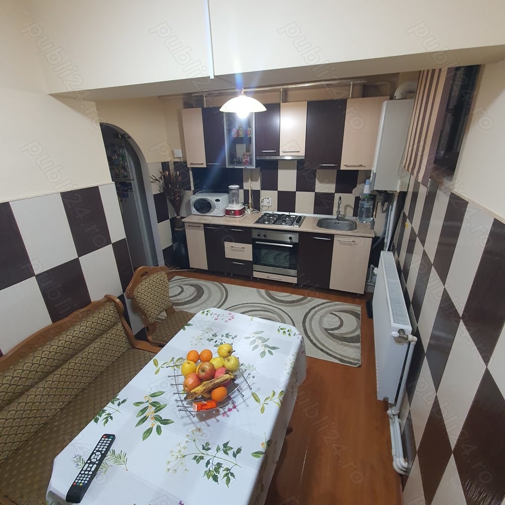 Vând apartament cu 3 camere