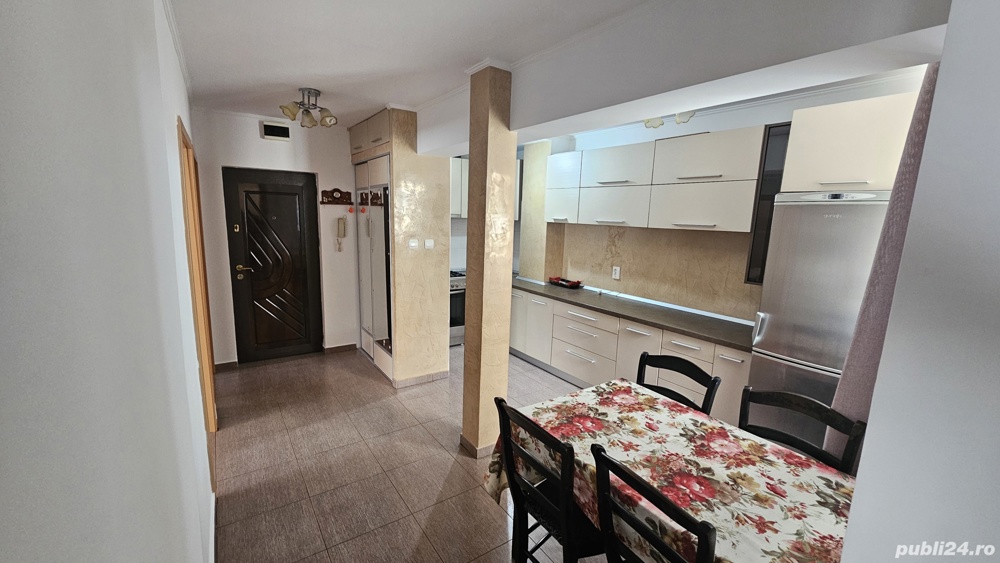 închiriez apartament 3 camere zona centrală